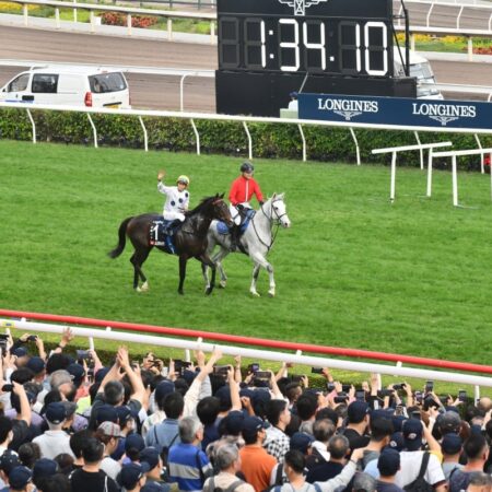香港賽馬界動態：黃金六十即將迎來告別賽，何澤堯面臨休息挑戰